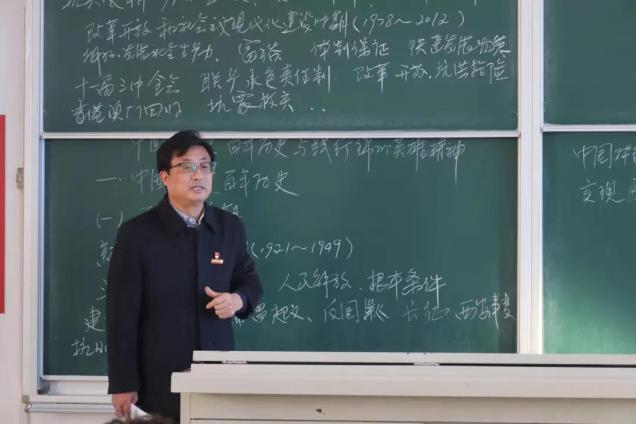 踐行入黨誓言，爭做“四講四有”合格黨員——學(xué)校組織黨員發(fā)展對象培訓(xùn)